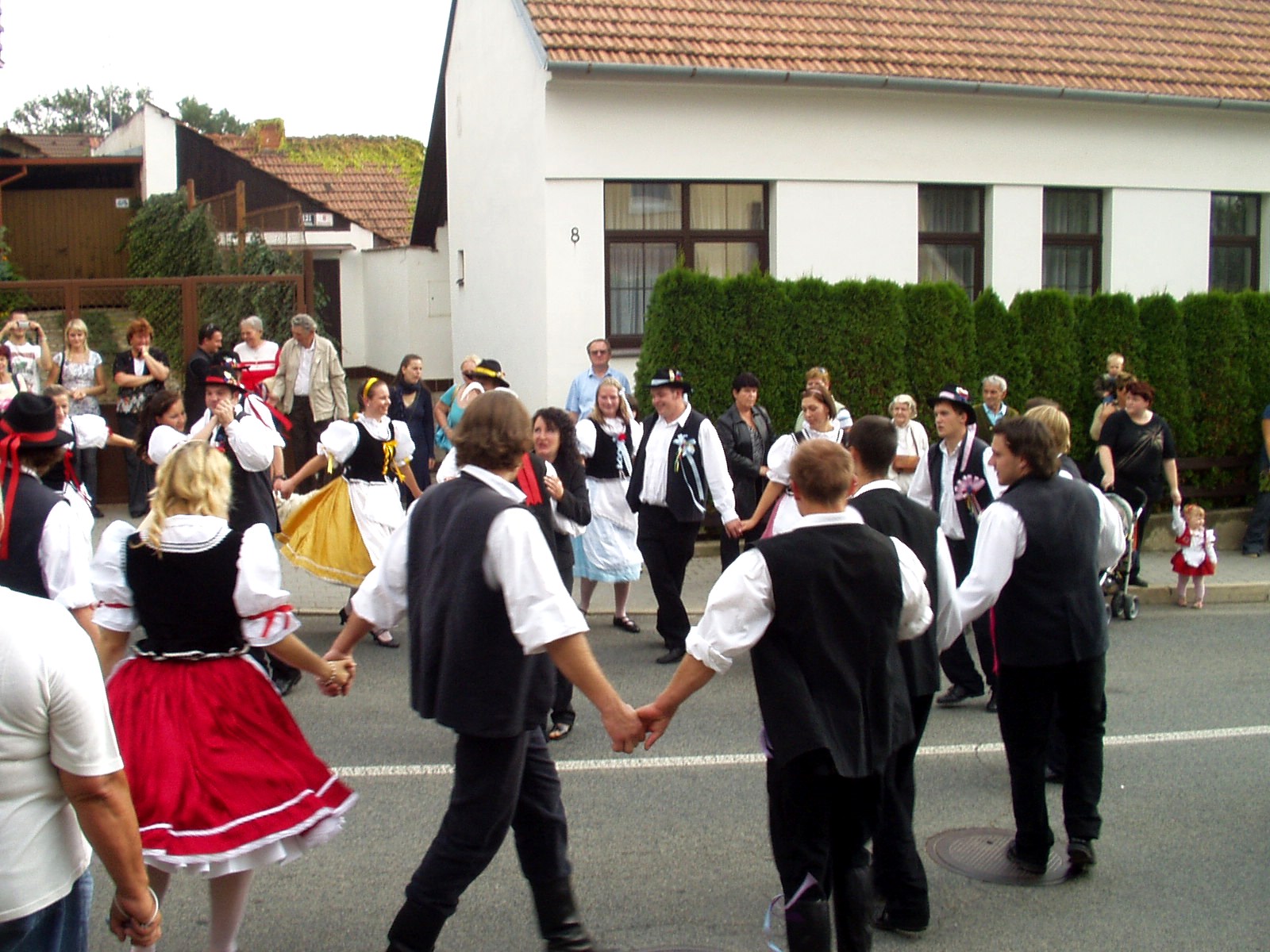 2. Stárkovské kolečko před četnickou stanicí