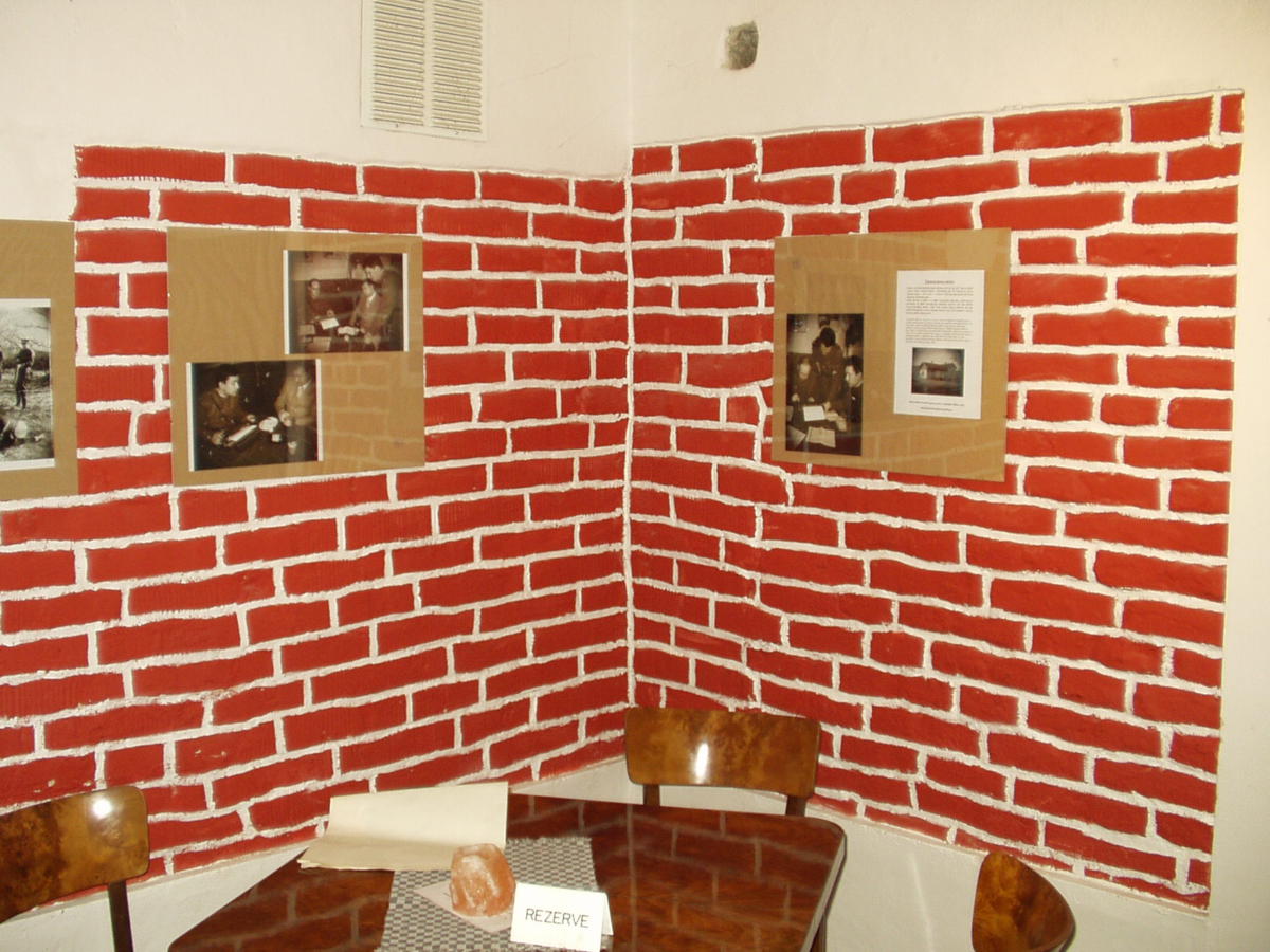Pro nepochopení našich fotografií se výstava přesunula